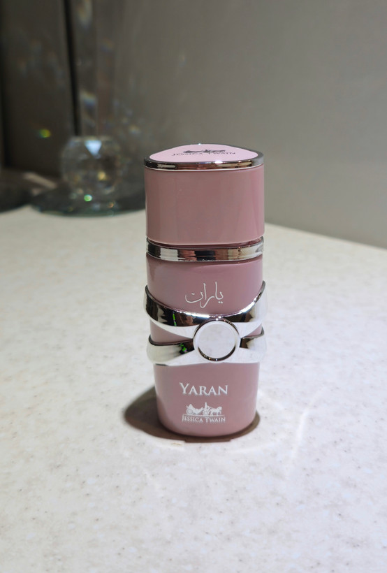 عطر یارا صورتی جسیکا تواین
