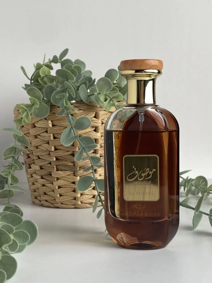 عطر موصوف قهوه ای ارض الزعفران